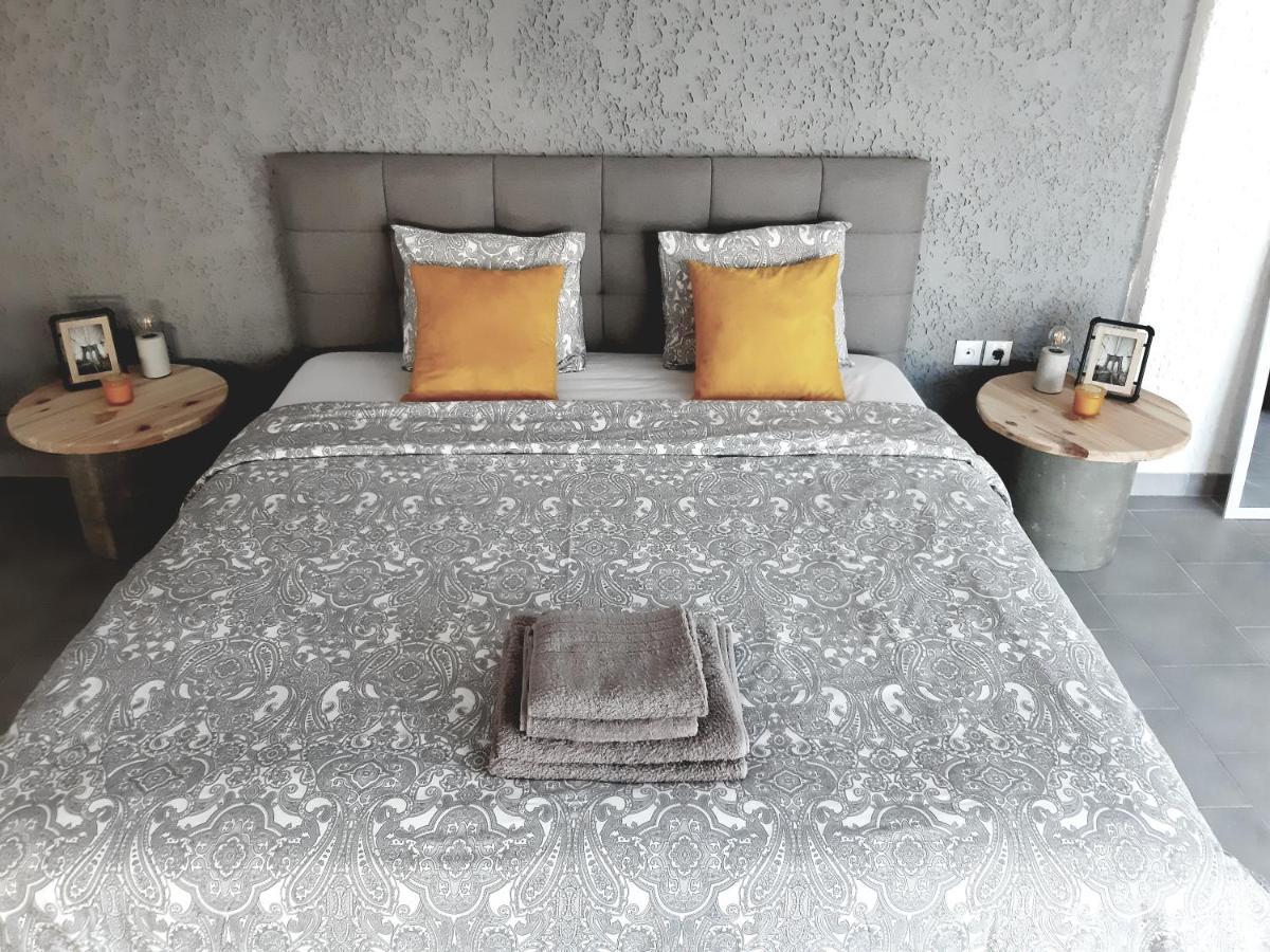 21 Suites Deluxe Stay Near The Airport Markopoulo Mesogaias Экстерьер фото